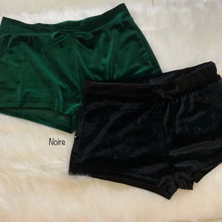 Quần short ôm mông