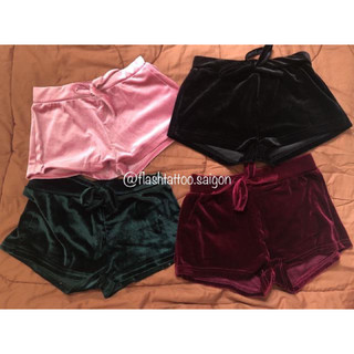 Quần short ôm mông