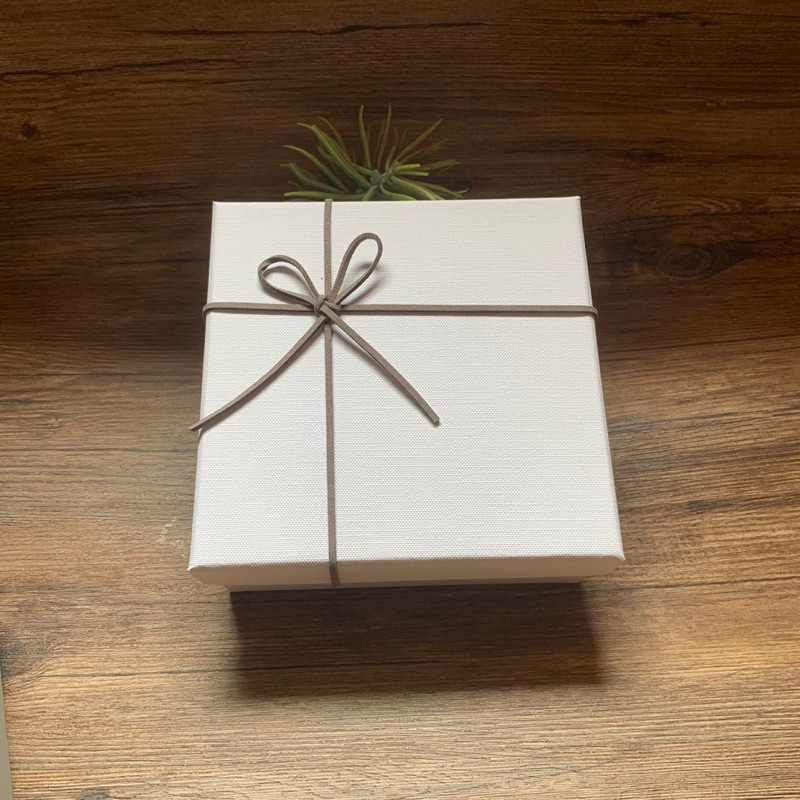 Hộp quà tặng thắt nơ ruy băng tặng kèm rơm trang trí+đèn led- Hộp quà tặng sinh nhật màu sám,trắng N15