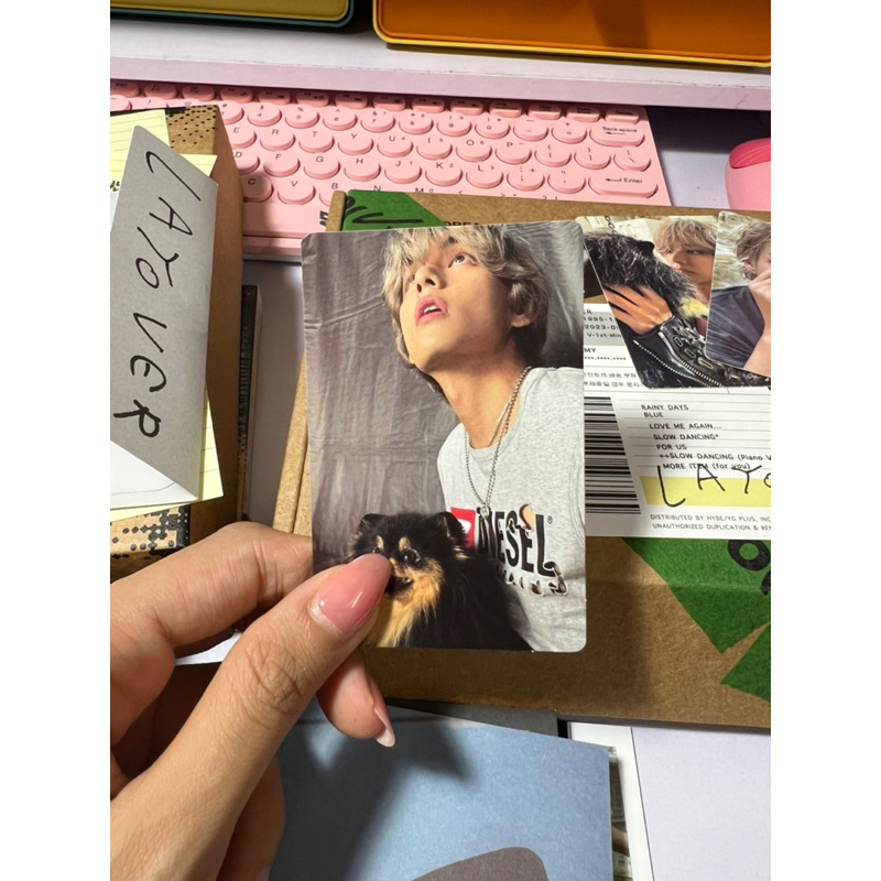Tách lẻ photocard, album rỗng V Layover BTS