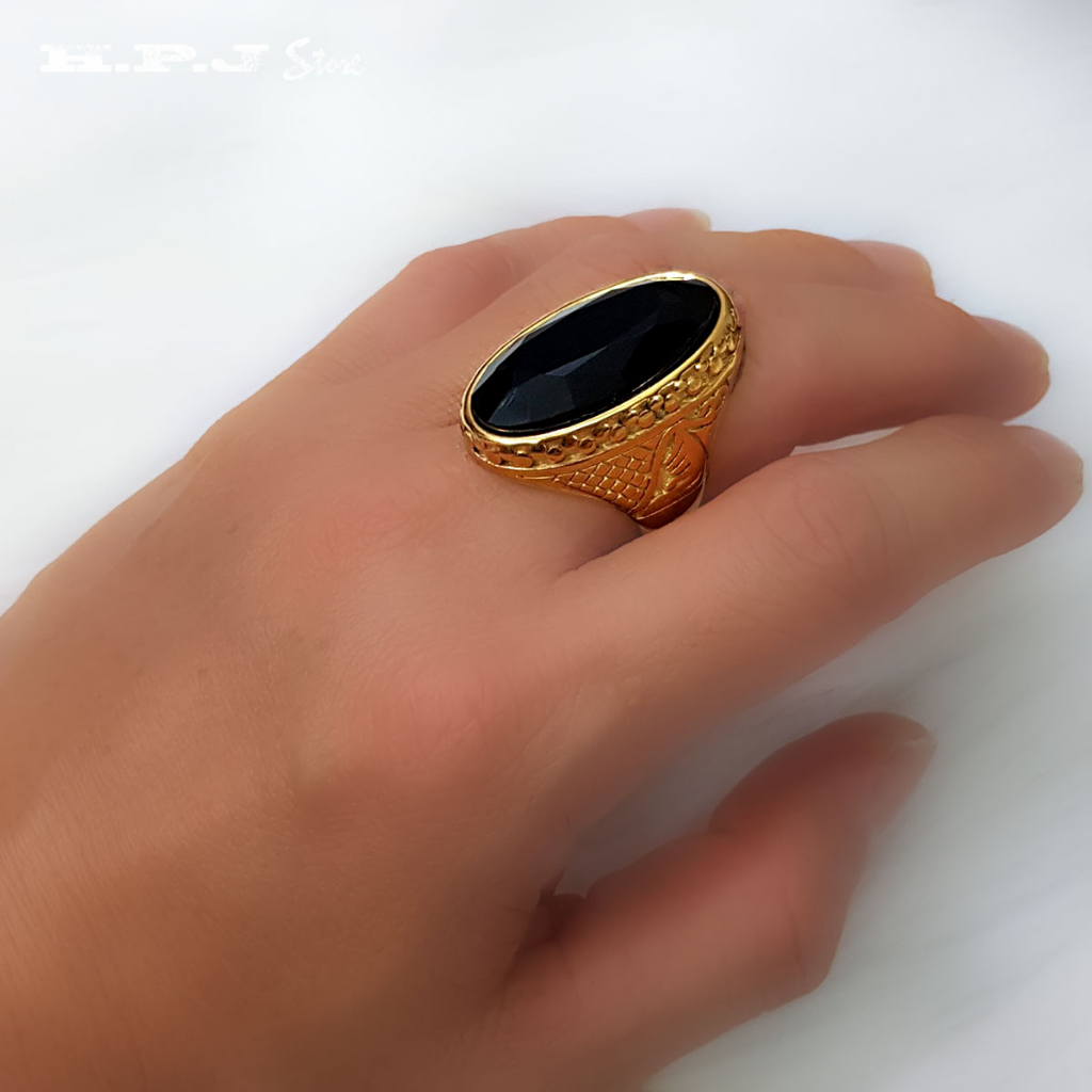 Nhẫn nam mặt đá to, bự và dài.