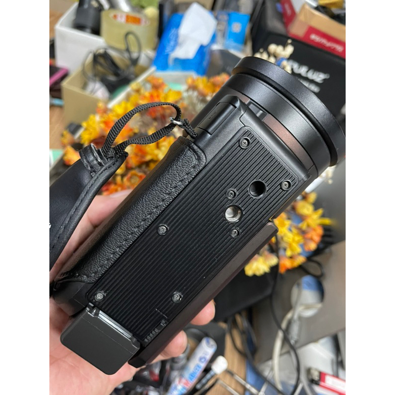 Máy quay phim 4K Panasonic HC-VX1M