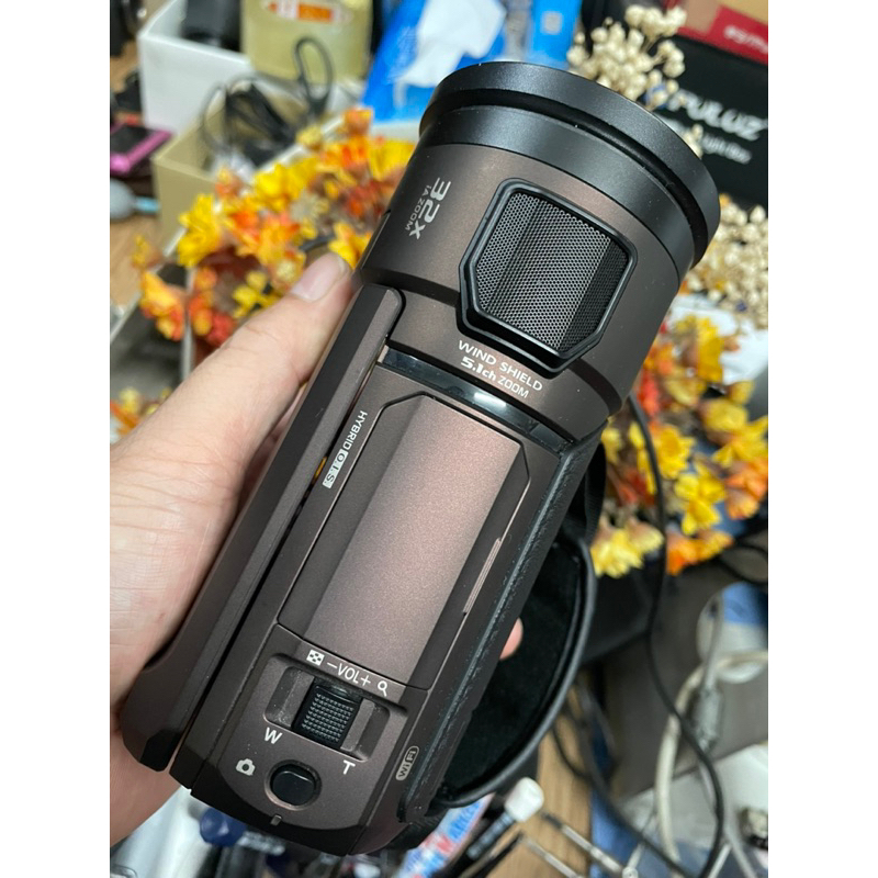 Máy quay phim 4K Panasonic HC-VX1M