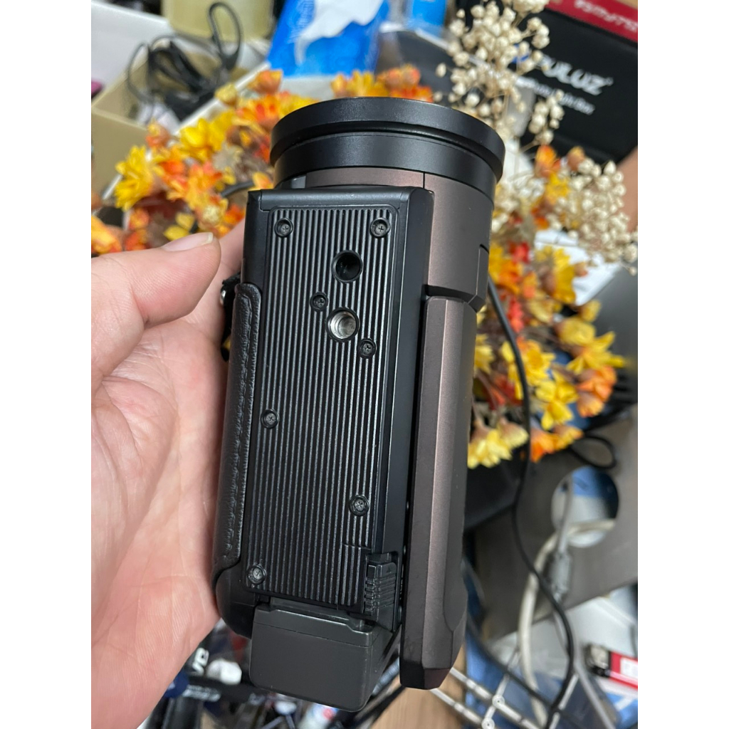 Máy quay phim Panasonic HC-VX1M quay 4K