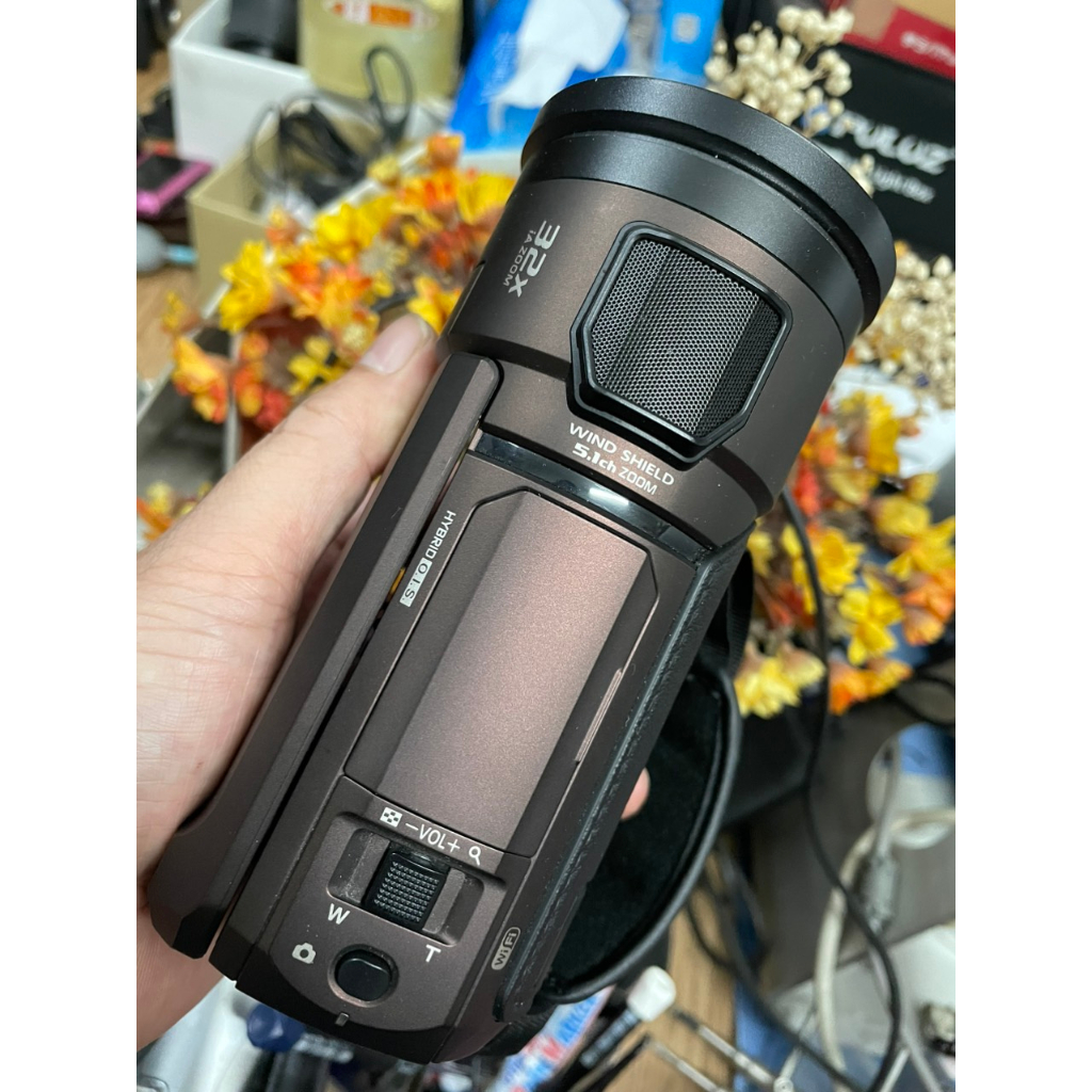 Máy quay phim Panasonic HC-VX1M quay 4K