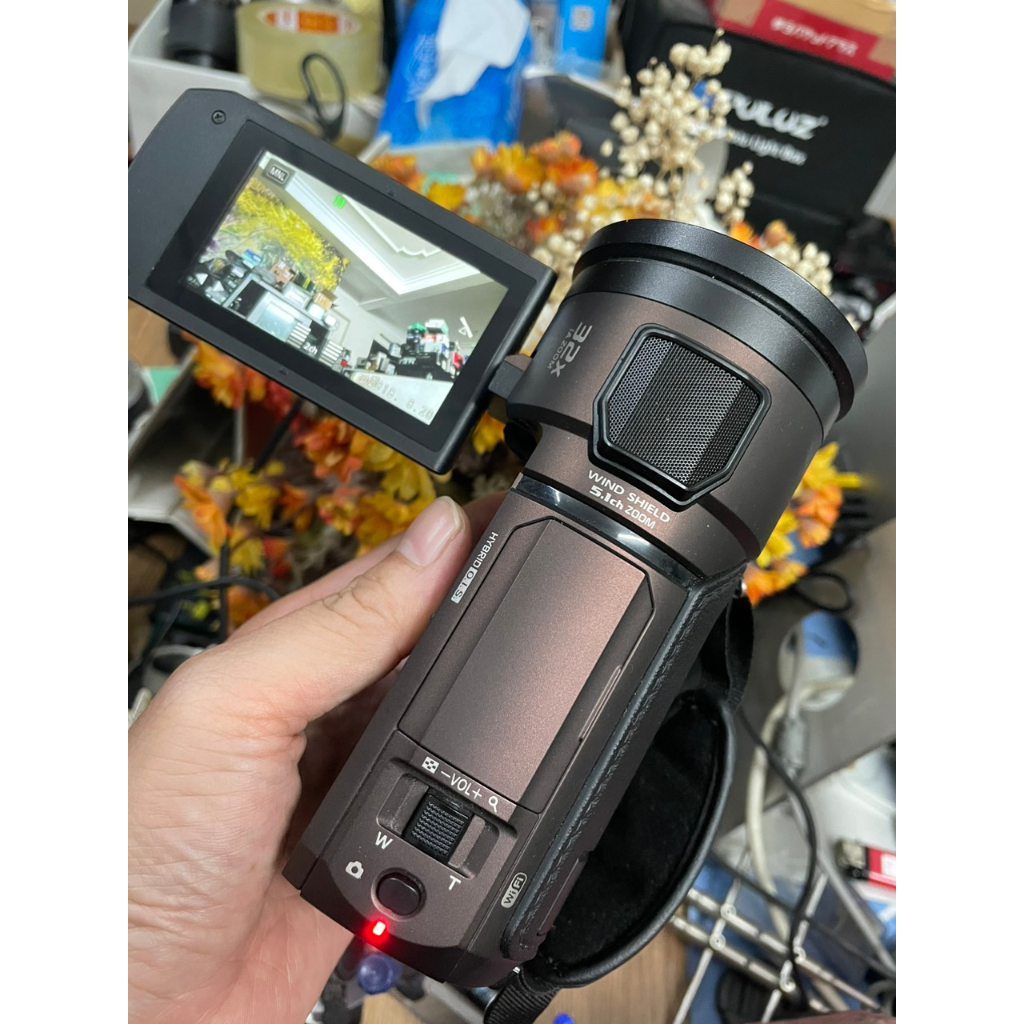 Máy quay phim Panasonic HC-VX1M quay 4K