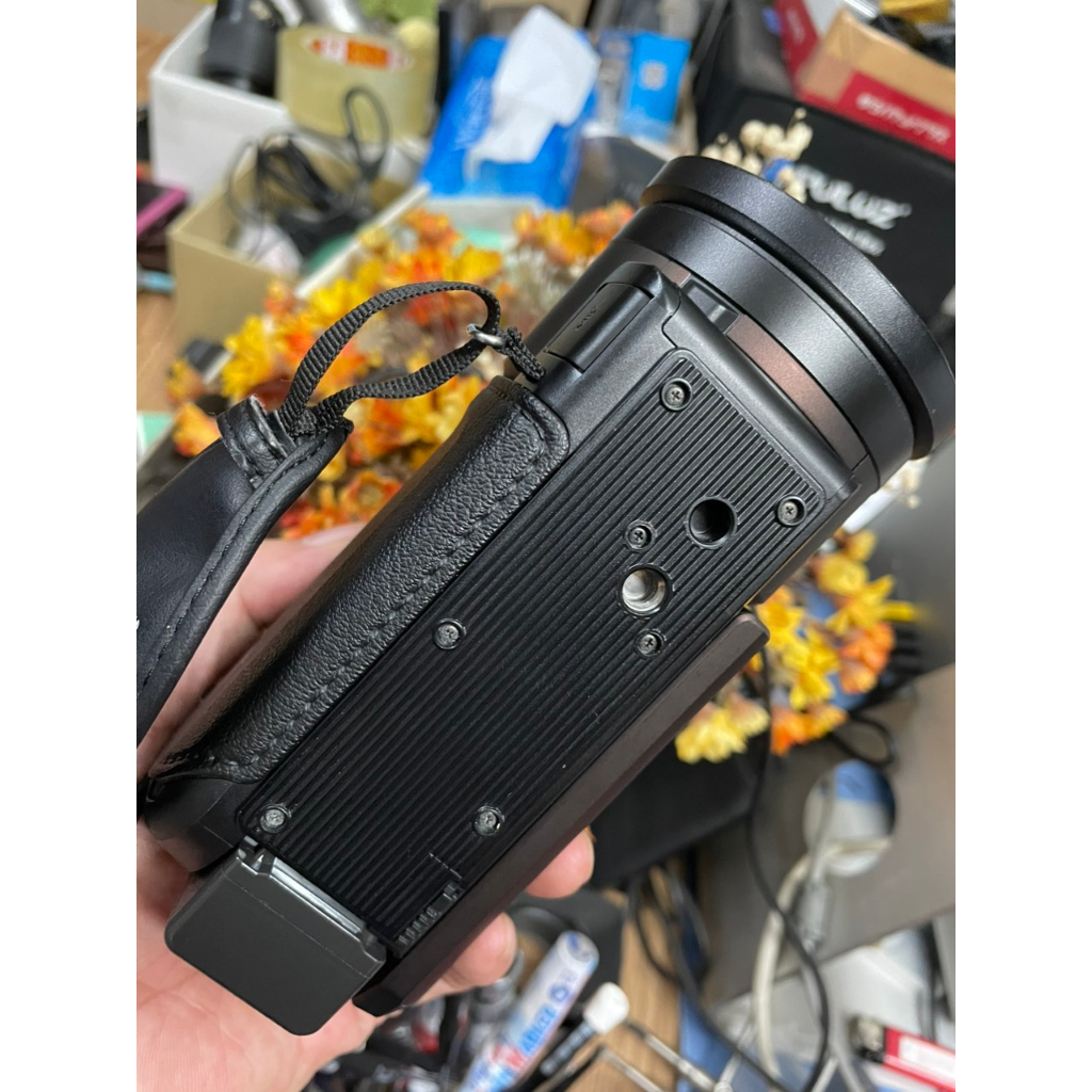 Máy quay phim Panasonic HC-VX1M quay 4K