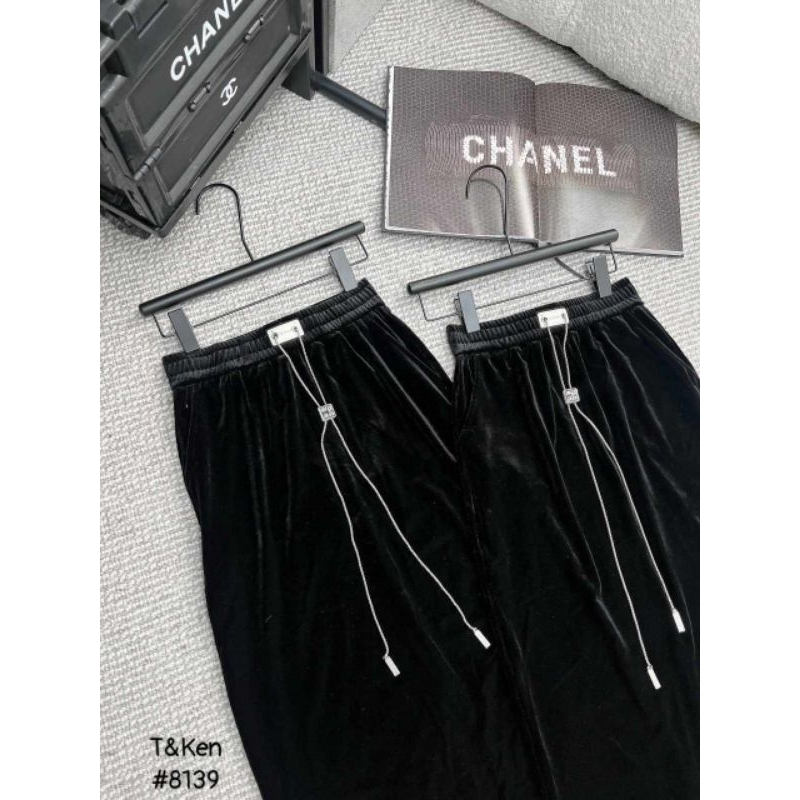 Chân váy nhung chữ A cạp chun dây xích hàng QC