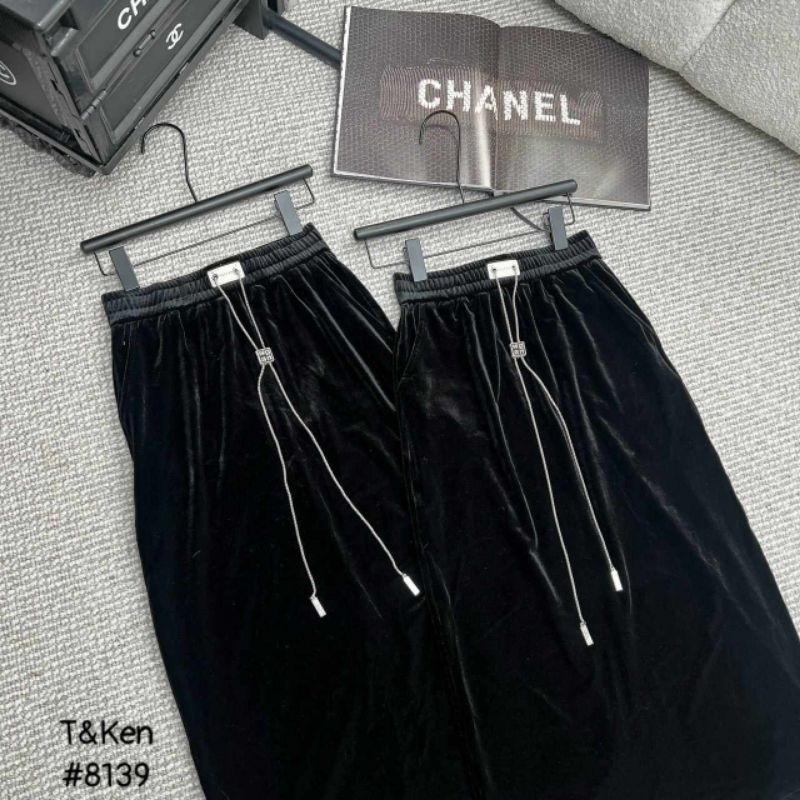 Chân váy nhung chữ A cạp chun dây xích hàng QC