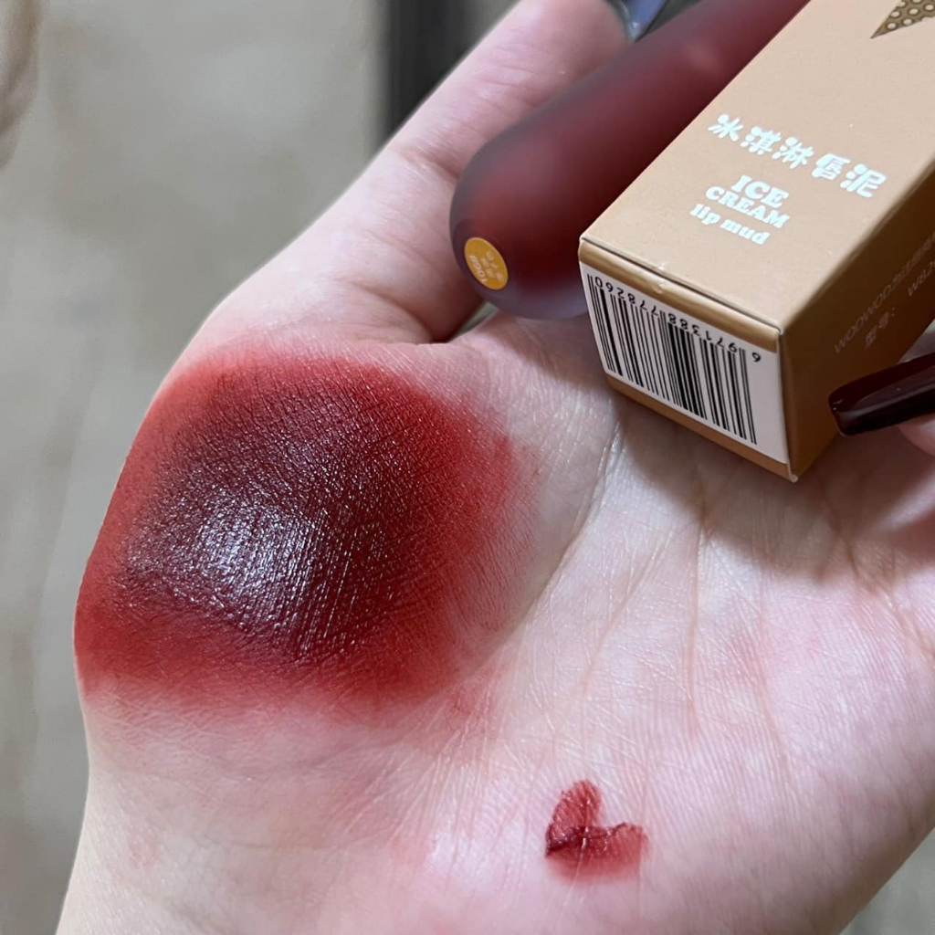 Son Kem Lì Wodwod Dạng Tròn Mềm Mịn Môi Không Gây Khô Môi