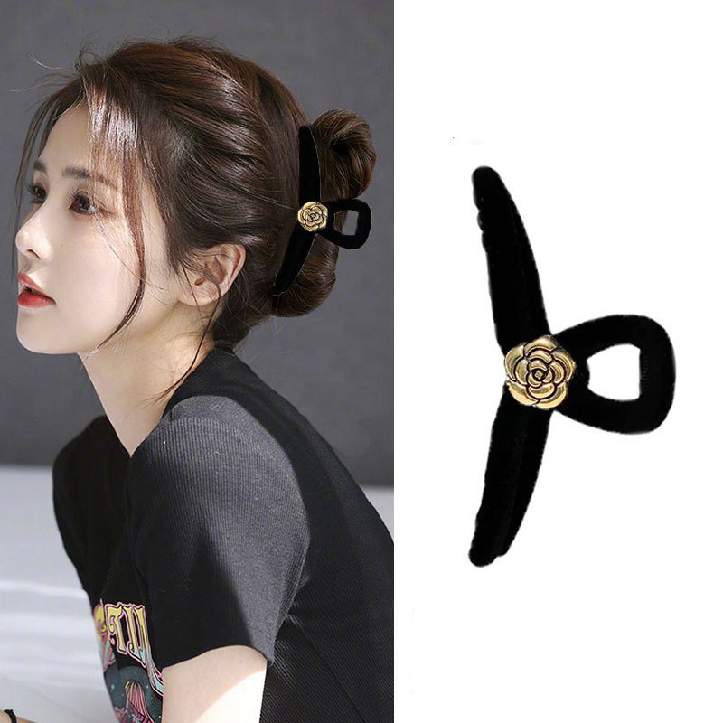 Kẹp Tóc Chéo Nhung Đính Hoa Trà Sang Chảnh