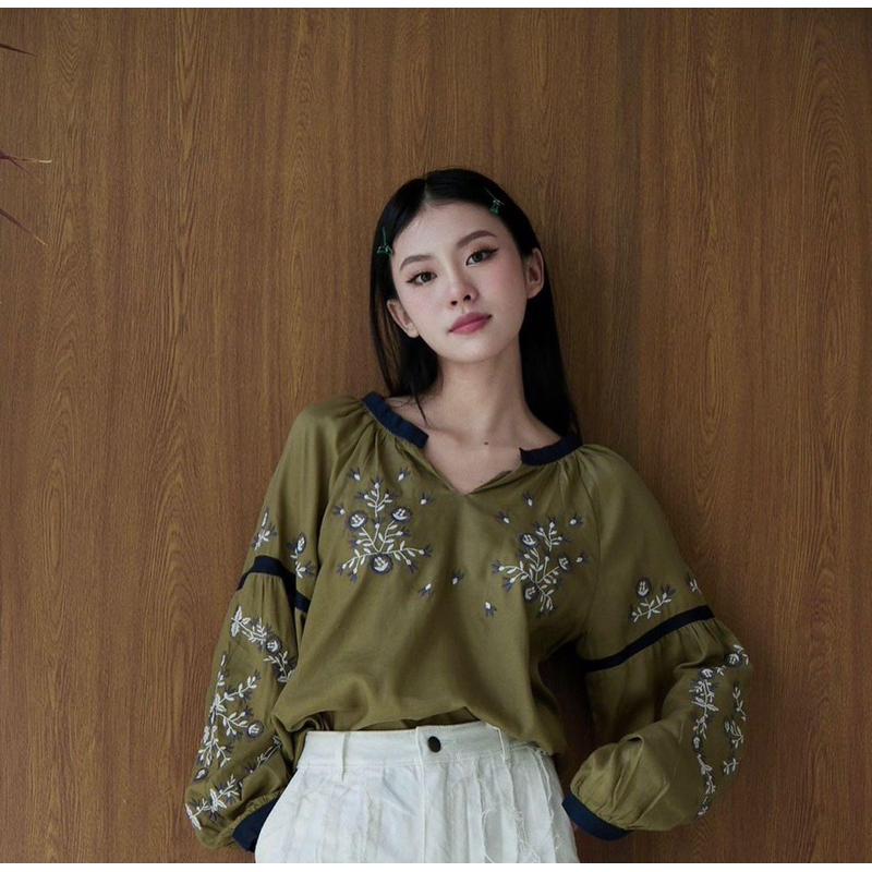 Áo Thêu hoa linen tưng dẽo Tay Bồng. Hình cận vải shop chụp thật