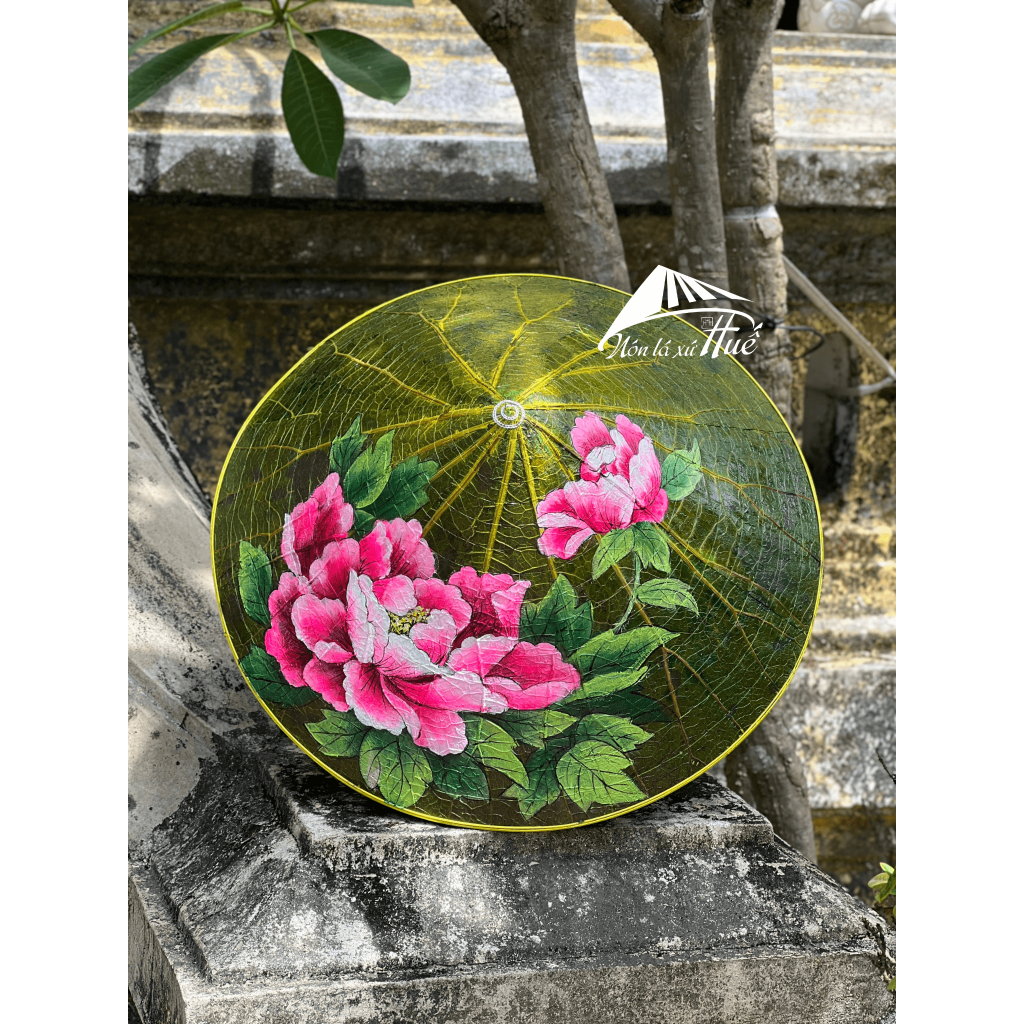 Nón lá sen xứ Huế