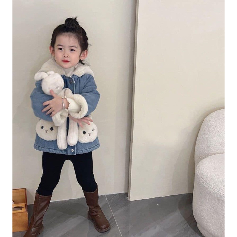 Chiếc áo lạnh cho be gái