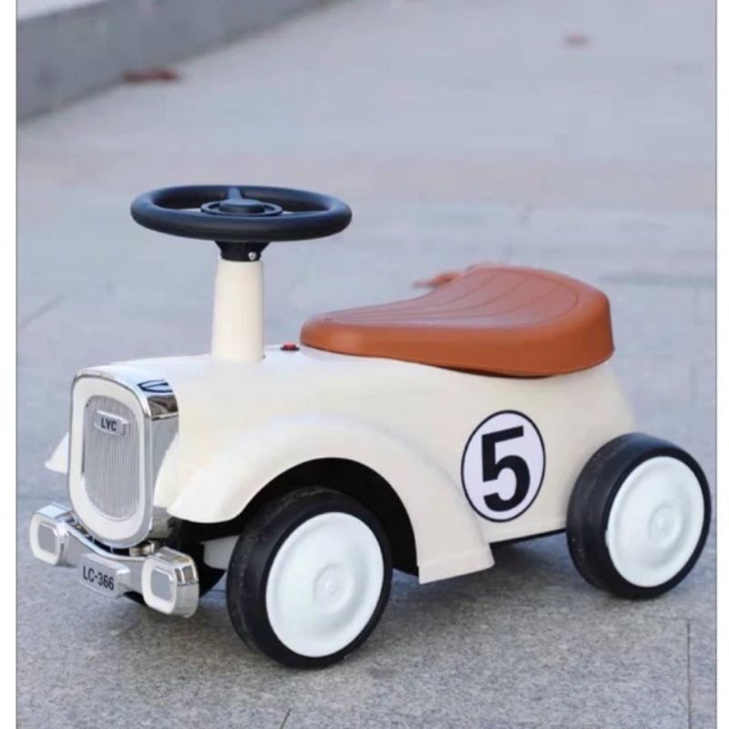 Ô tô chòi chân có nhạc và đèn phát sáng.