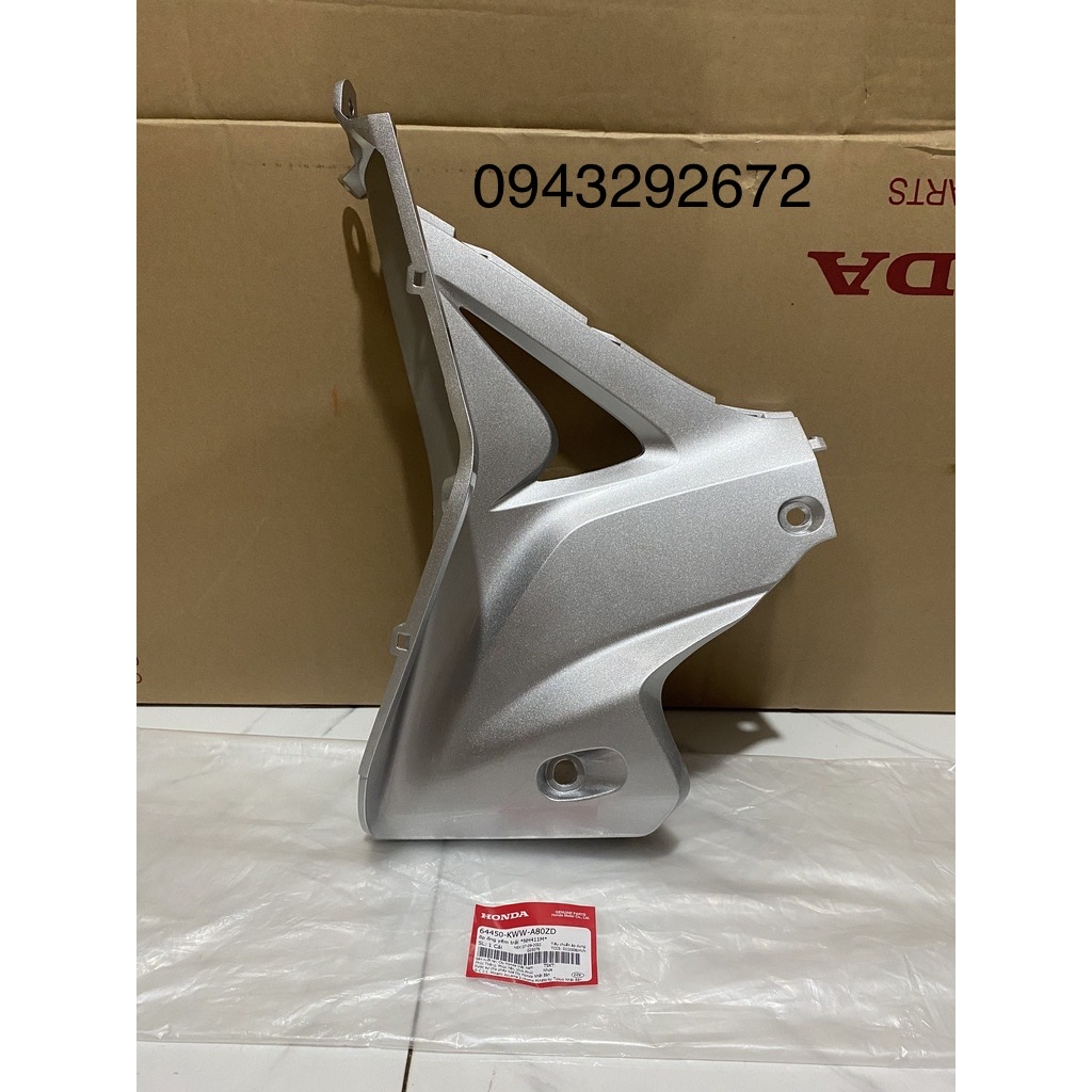 ốp ống Yếm Bên Trái - Gót Yếm Wave S110 (2011) Màu Bạc Honda (64450KWWA80ZD)