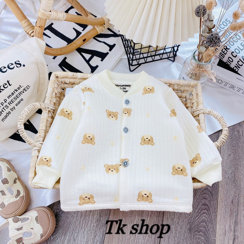 Áo dài tay xốp trần bông nền kem hoạ tiết siêu xinb cho bé