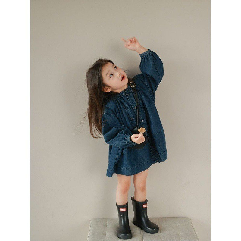 Áo Váy Bò Denim Cổ Đứng Dáng Rộng Phong Cách Hàn Quốc Thời Trang Thu Đông Dành Cho Bé Gái 2-8T . Chất Bò Mềm Không Phai