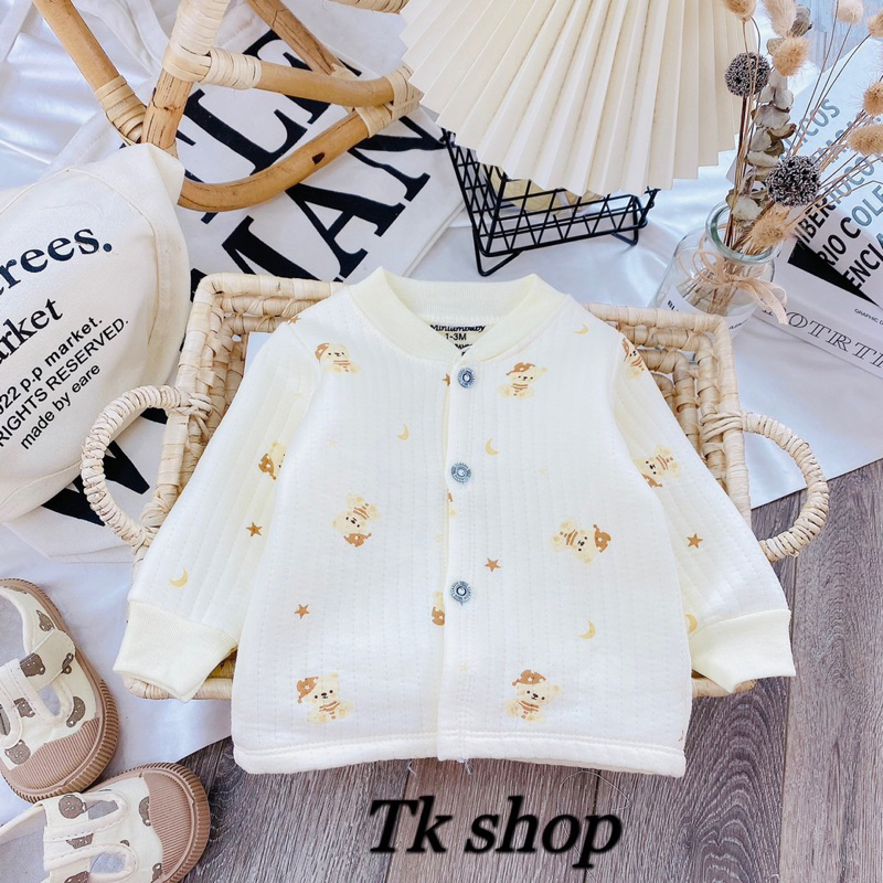 Áo dài tay xốp trần bông nền kem hoạ tiết siêu xinb cho bé