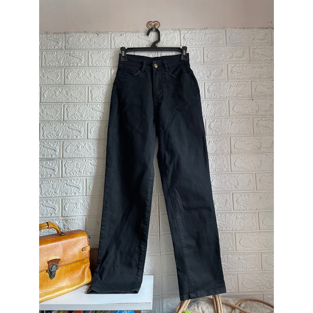 Quần jeans ống đứng