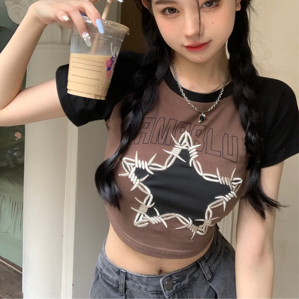 Áo thun tay ngắn cổ tròn,áo Nquin được thiết kế dáng ôm body thêu hoạ tiết màu sắc tương phản phong cách thời trang