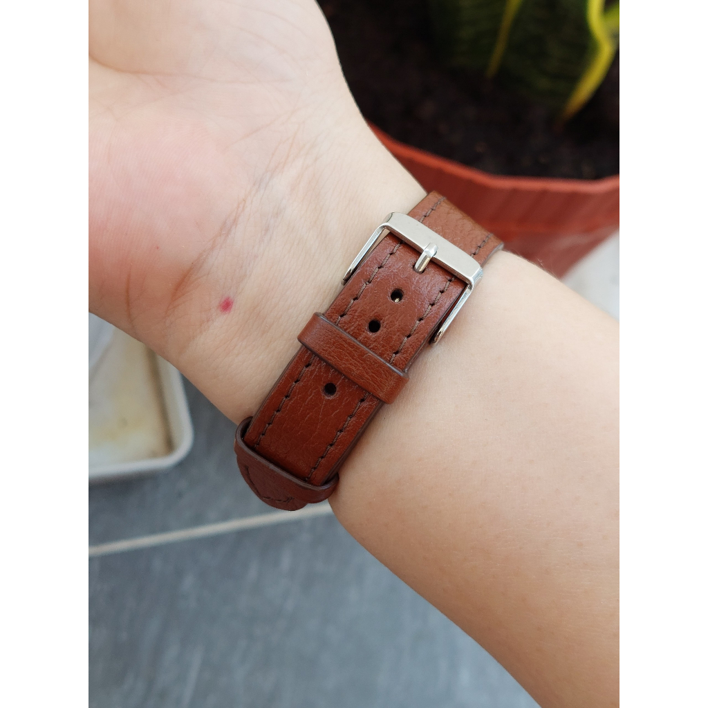 Đồng hồ nữ Seiko mặt cát trắng kính saphia chạy pin hàng Si