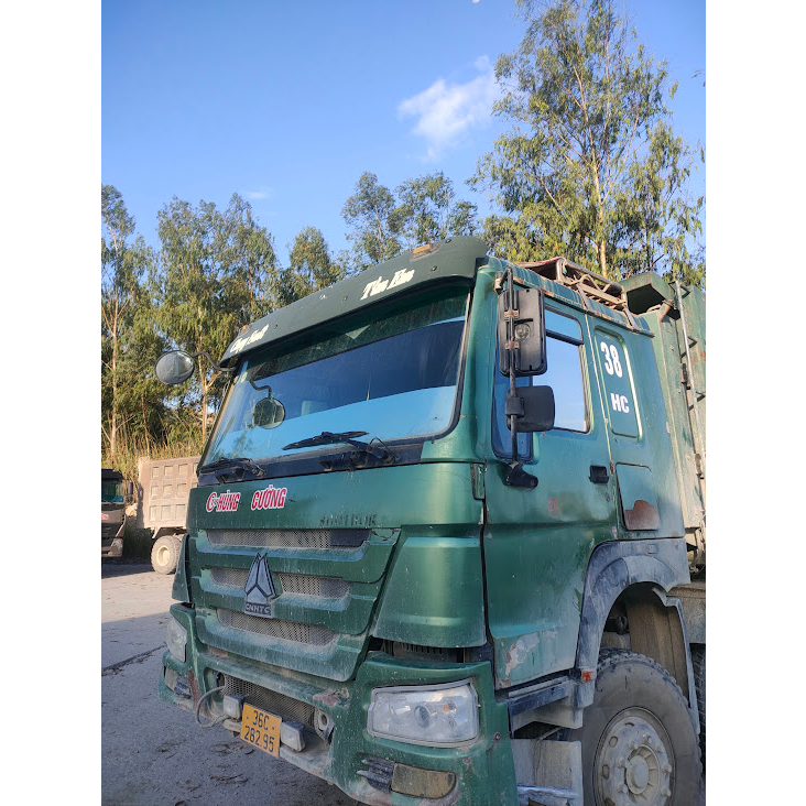 Phim cách nhiệt kính lái xe tải , giấy dán kính chống chói ô tô B079