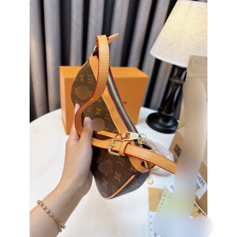 Kẹp nách 2 dây đeo mẫu mới mã #912 hộp nam châm da mềm size 22cm