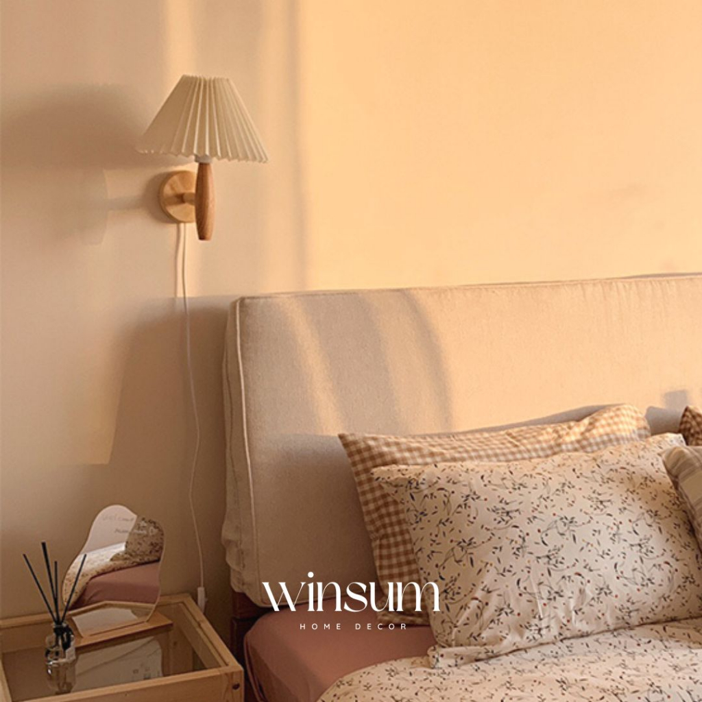 Đèn tường phong cách vintage, chụp đèn vải xếp li, thân gỗ sồi - winsum.decor