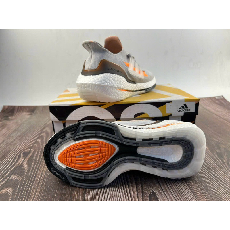 Giày thể thao chạy bộ Ultra Boost 7.0 8.0