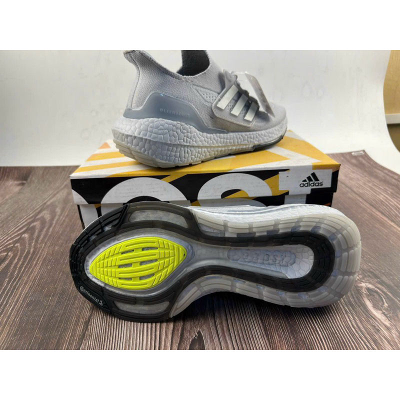 Giày thể thao chạy bộ Ultra Boost 7.0 8.0