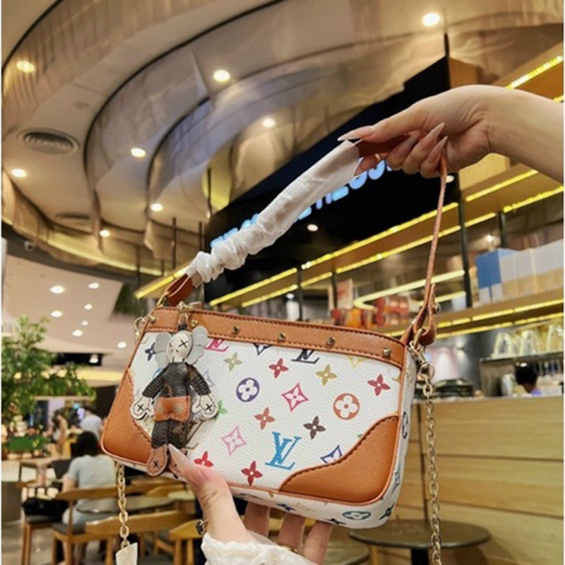 Túi Xánh Nữ Túi kẹp nách L.V kèm gấu thời trang mới, Mã T 29