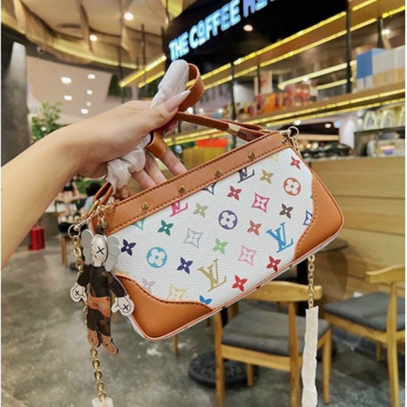 Túi Xánh Nữ Túi kẹp nách L.V kèm gấu thời trang mới, Mã T 29