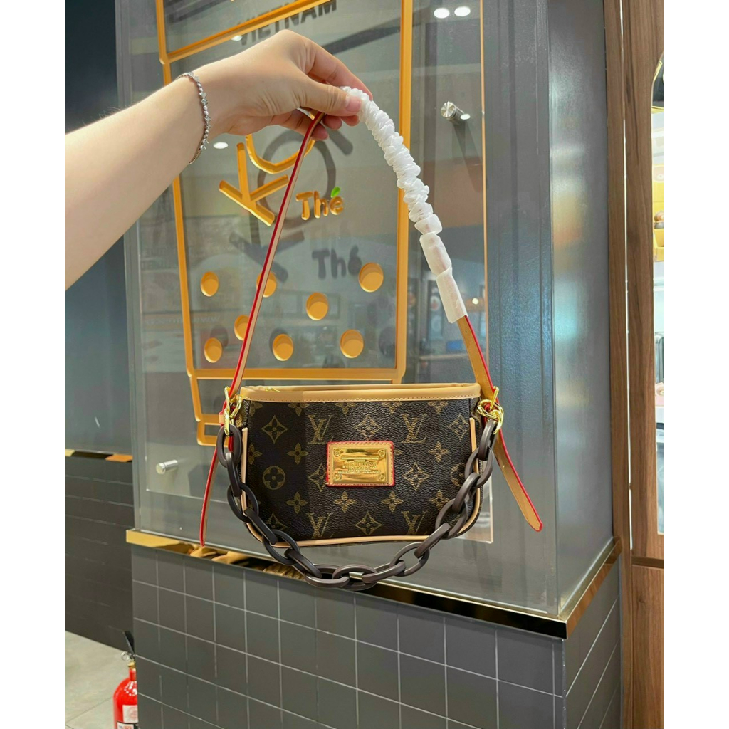 Túi Xánh Nữ Túi kẹp nách L.V kèm gấu thời trang mới, Mã T 29