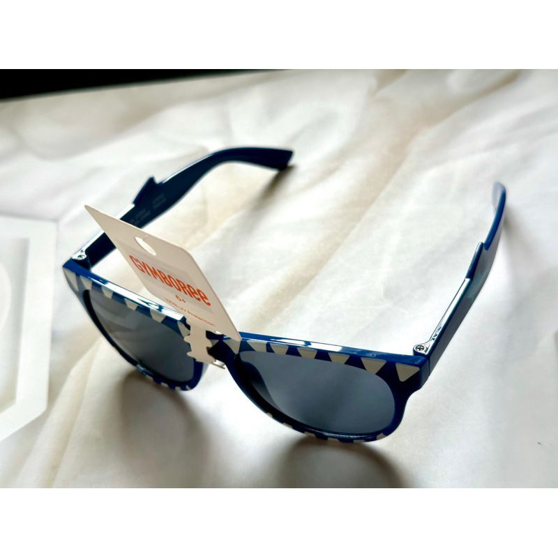 Kính mát bé trai 6-9t chống UV100% thương hiệu Gymboree + hộp kính bảo vệ