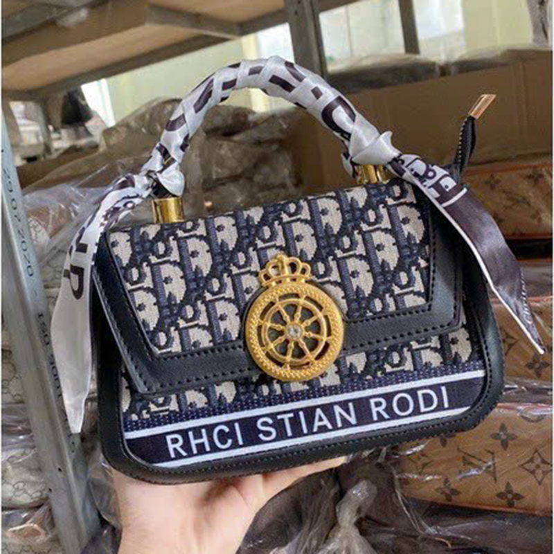 Túi Xách Nữ, tui xach vuông quai xoắn hót trend .đeo chéo vừa cầm tay siêu xinh. Mã T 30