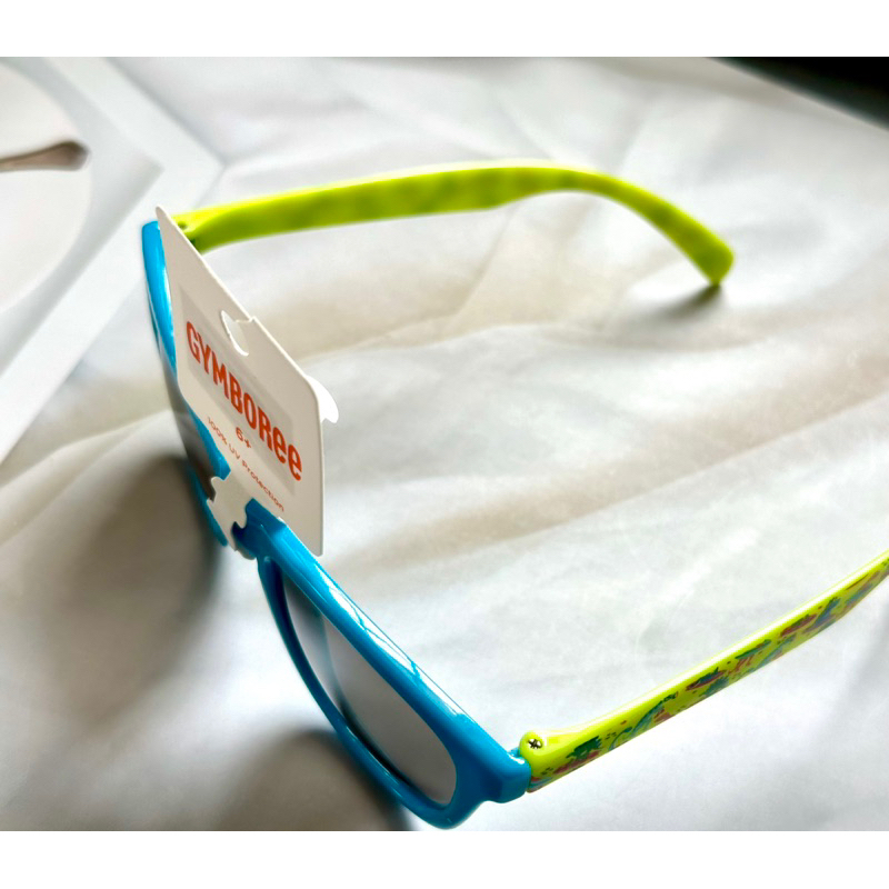 Kính mát bé trai 6-9t chống UV100% thương hiệu Gymboree + hộp kính bảo vệ