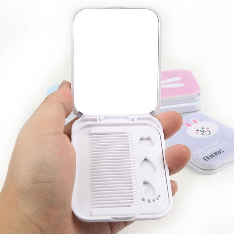 Gương trang điểm mini kèm lược bỏ túi in hình dễ thương
