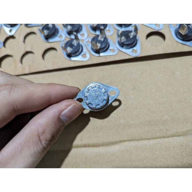 Rơ le nhiệt độ 250V-10A