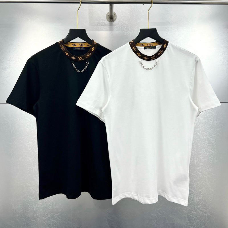 Áo phông nam nữ Premium Cotton trơn Eo Vì cổ bo nâu hoạ tiết hoa chữ monogram tag dây xích bạc basic AP306P