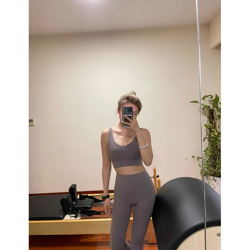 Bộ Quần Áo Tập Gym Yoga Nữ Có Mút Ngực Thoáng Mát Co Dãn 4 Chiều Màu Xám Ghi và Hồng Cánh Sen Sang Trọng
