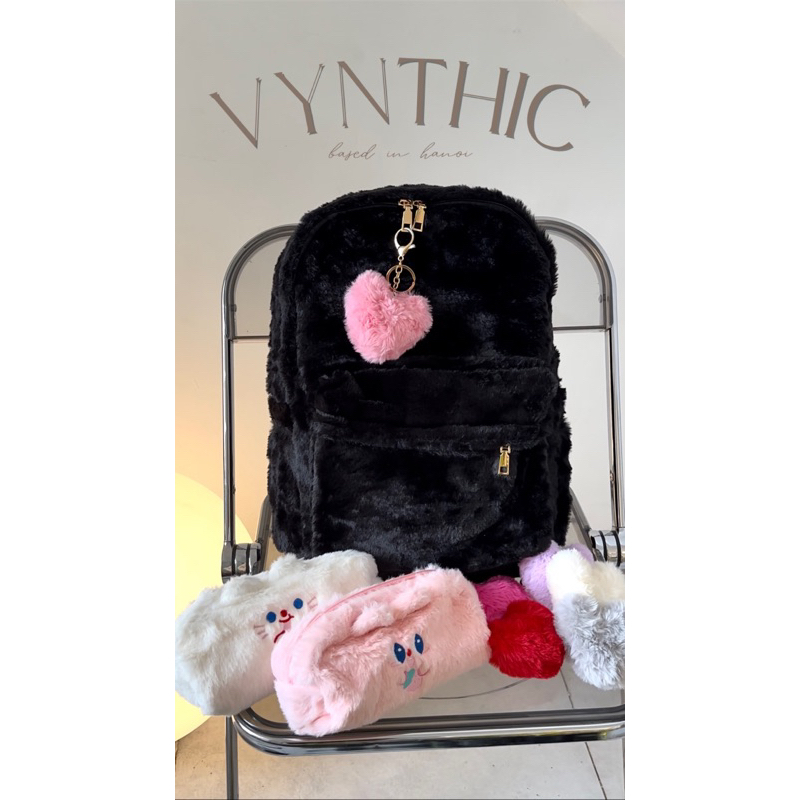 Balo lông đen tặng kèm móc khoá bất kì