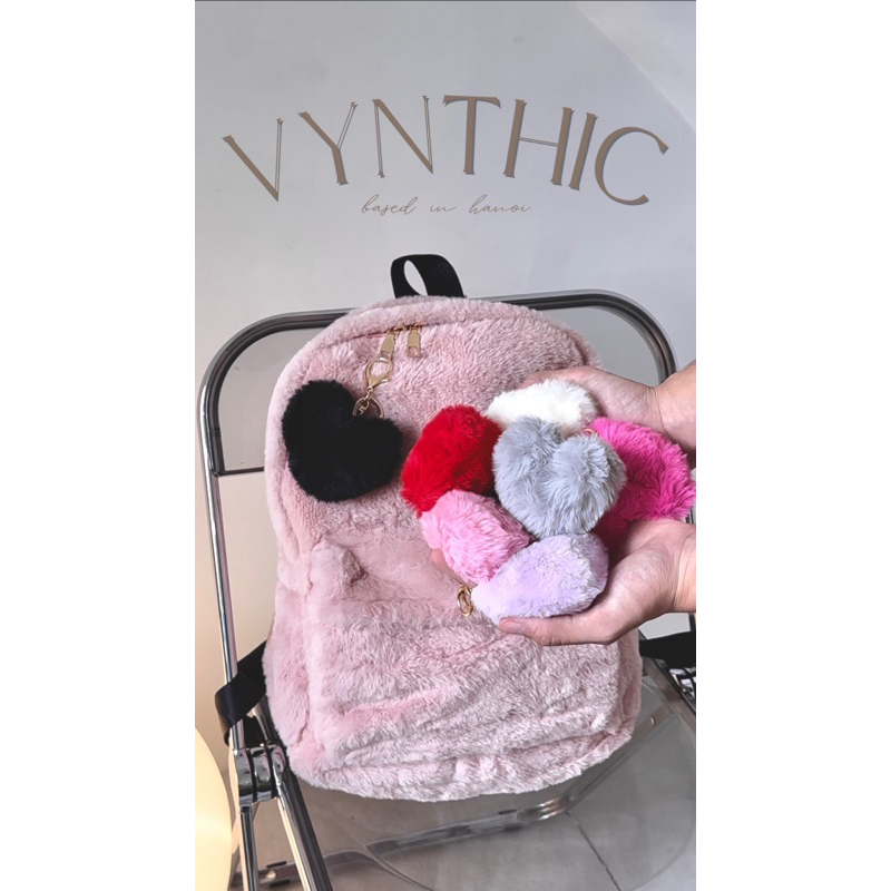 Balo lông đen tặng kèm móc khoá bất kì