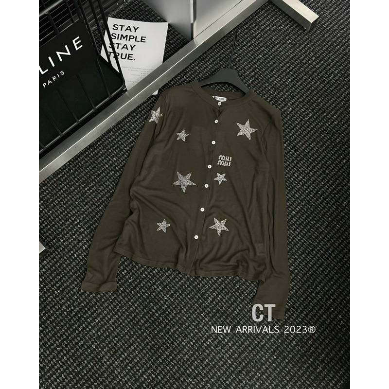 Áo len giấy thêu sao