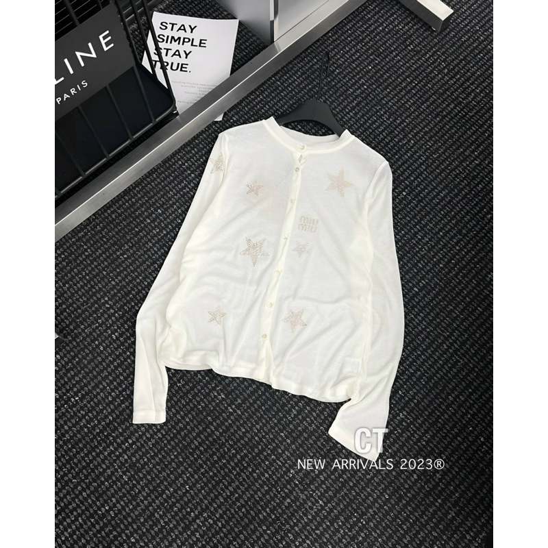 Áo len giấy thêu sao