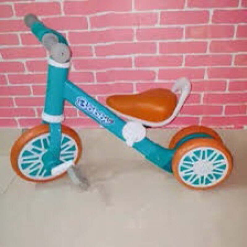 Xe chòi chân Motion 2 in 1 có bàn đạp cho bé - hàng quà tặng từ Bobby / Nestle