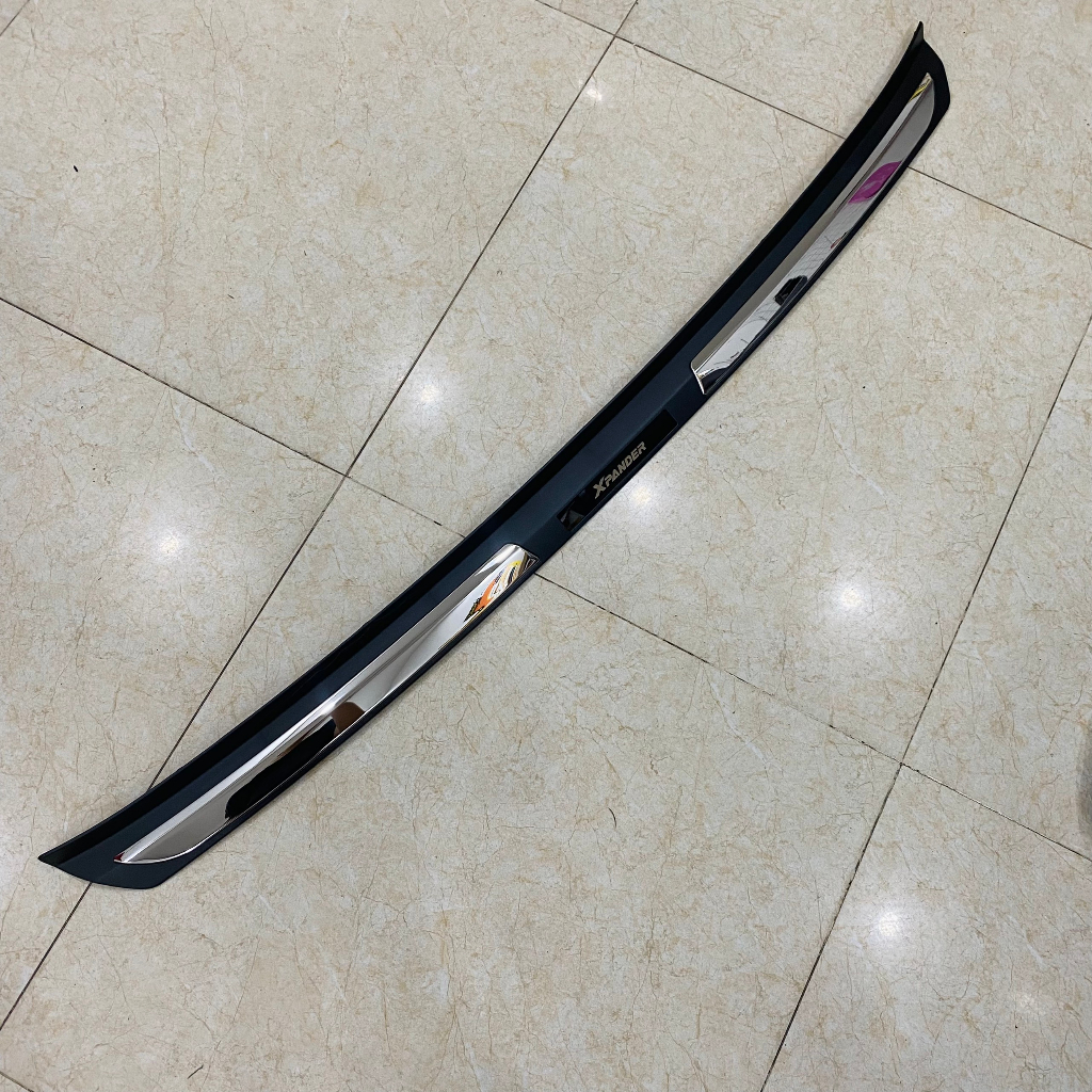 Chống trày cốp xe Xpander 2018 đến 2023 mẫu nhựa 3D cao cấp, trang trí chống xước bậc cửa xe