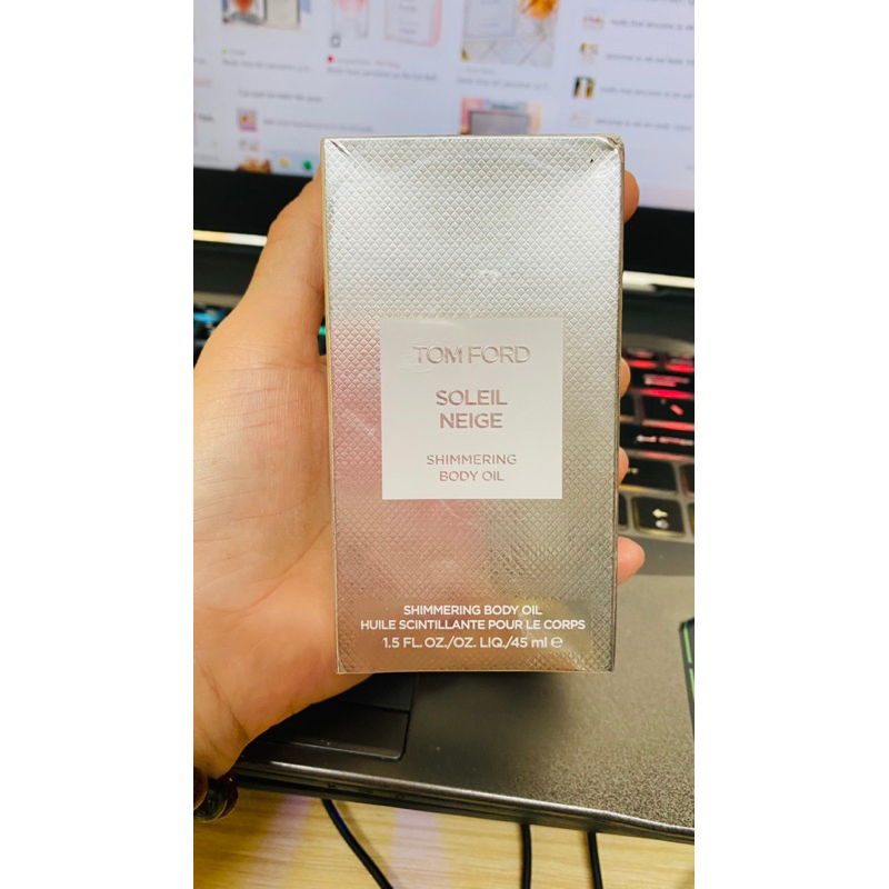 DẦU DƯỠNG THỂ TOM FORD SOLEIL NEIGE SHIMMERING BODY OIL 45ML
