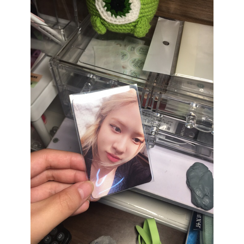 card Rosé hửng nắng chính hãng 100%( được bóc trong album born pink )