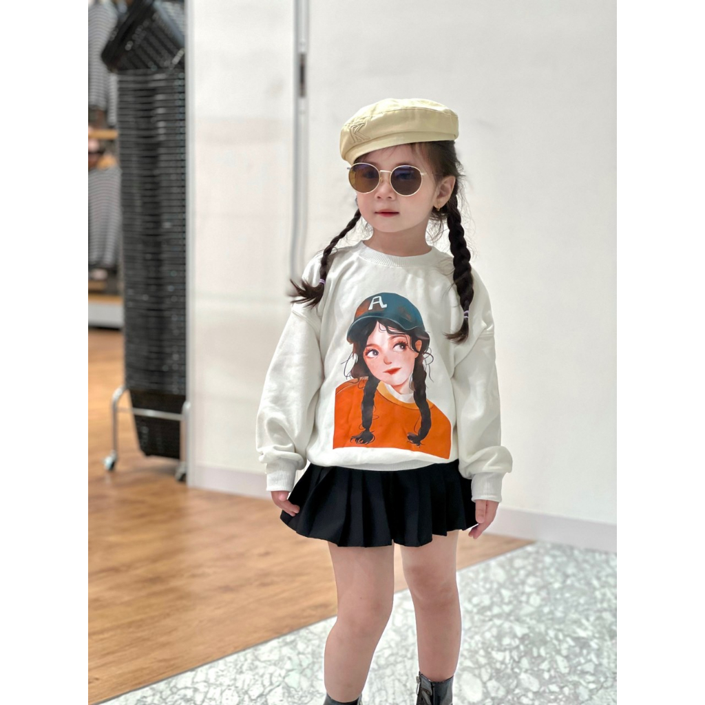 Áo nỉ cổ tròn cho bé hình cô gái mũ xanh, áo sweater trẻ em,TP KIDS,